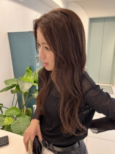 オリーブベージュ